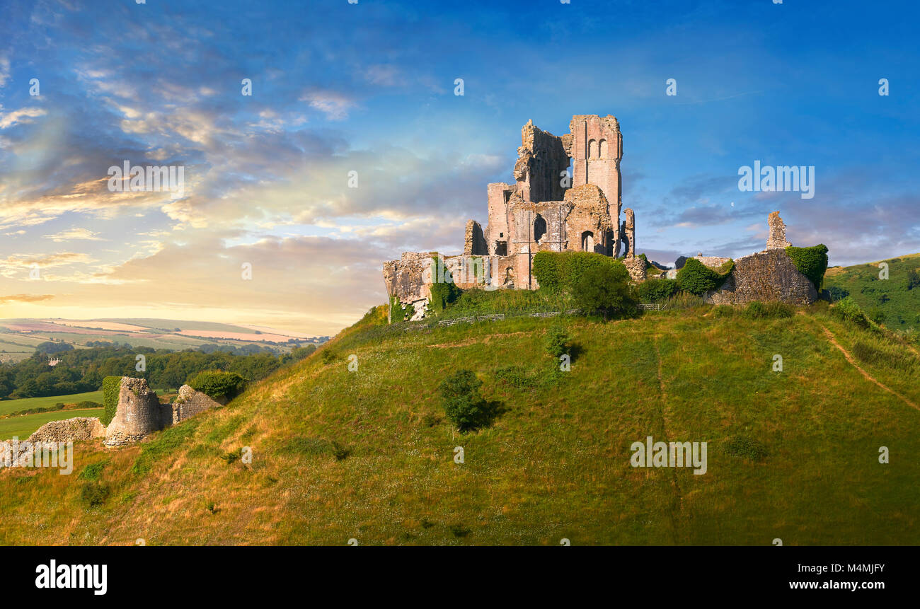 Mittelalterliche Corfe Castle halten & Zinnen bei Sonnenaufgang, von Wilhelm dem Eroberer, Dorset England 1086 gebaut Stockfoto