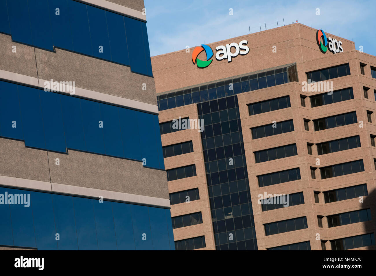 Ein logo Zeichen außerhalb des Hauptsitzes der Arizona Public Service (APS) in Phoenix, Arizona, am 30. Januar 2018. Stockfoto