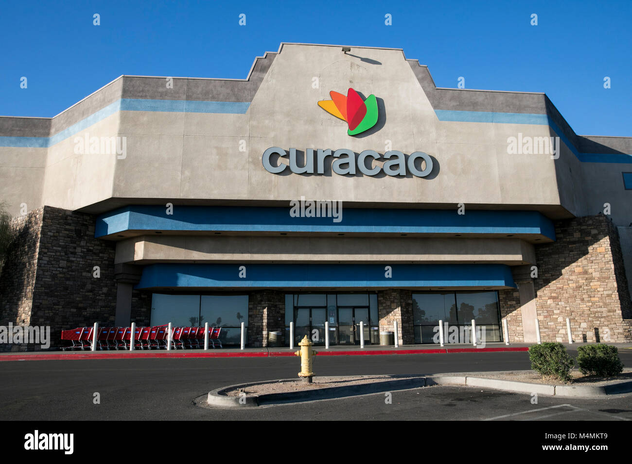 Ein logo Zeichen außerhalb eines Curacao Einzelhandelsgeschäft in Phoenix, Arizona, am 3. Februar 2018. Stockfoto