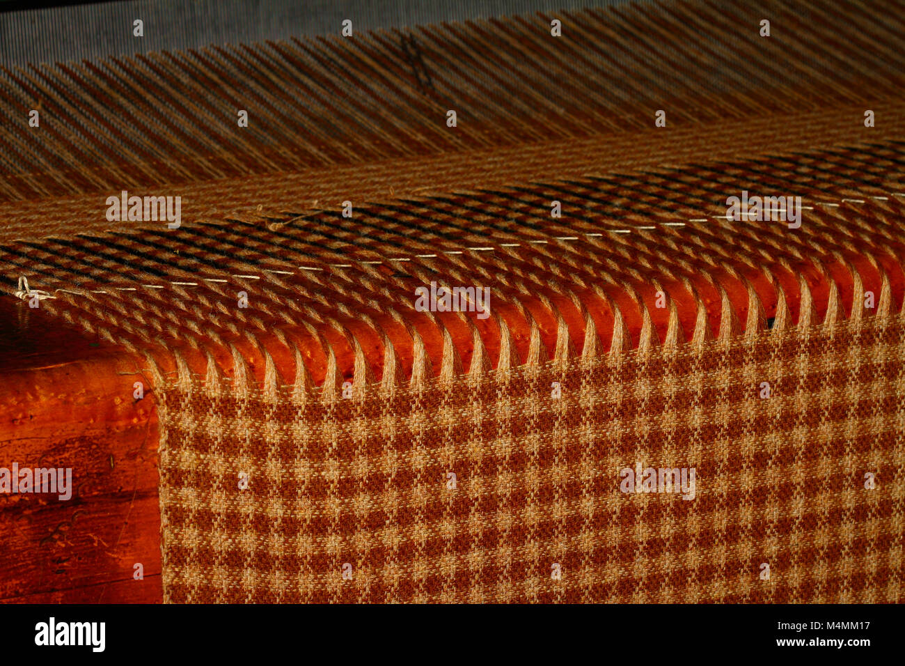 Wolle Stoff auf einer Webmaschine Stockfoto