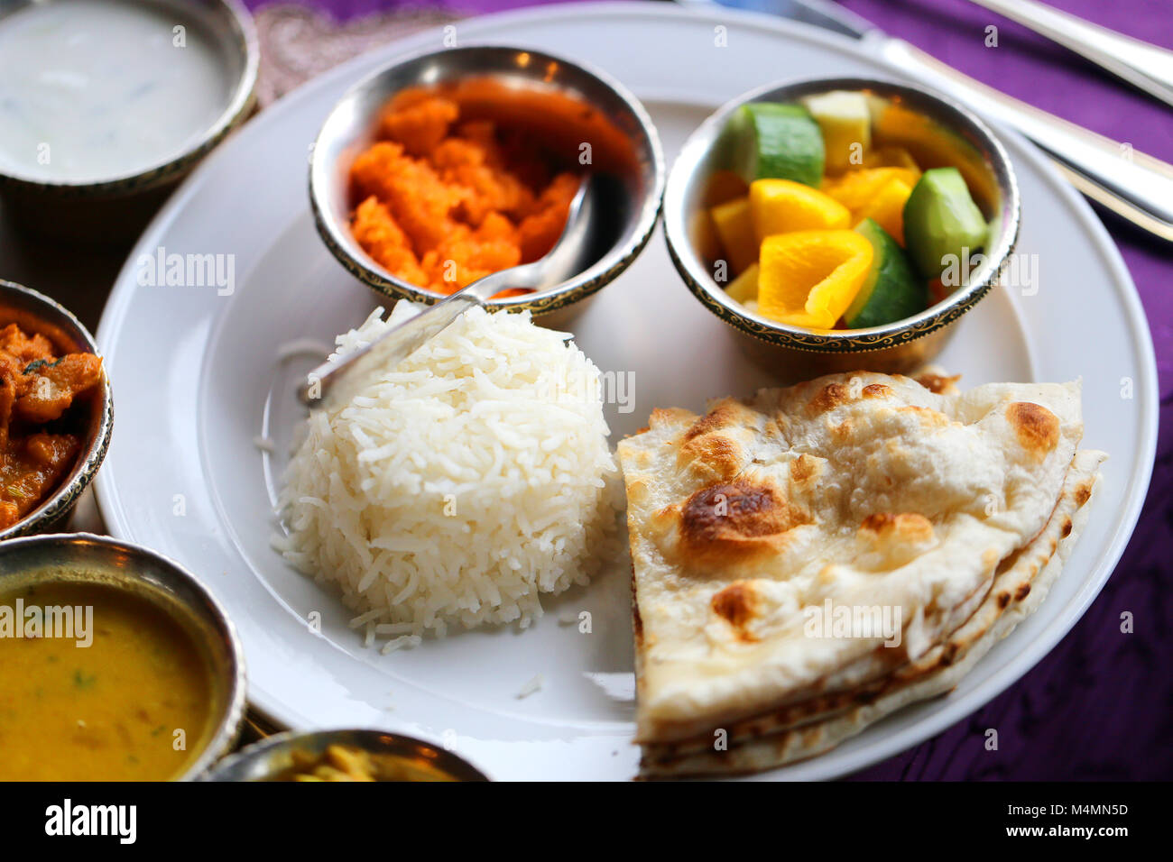Makro Foto von köstliches indisches Gemüse mit Curry in einem Restaurant Stockfoto