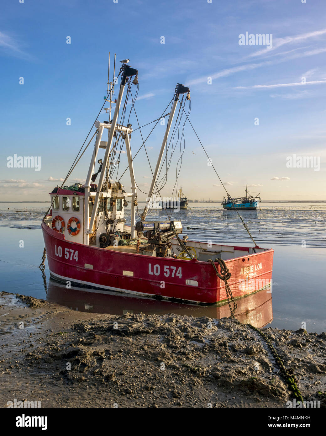 LEIGH-ON-SEA, ESSEX, Großbritannien - 16. FEBRUAR 2018: Fishing Trawler liegt am Kai in Old Leigh Stockfoto