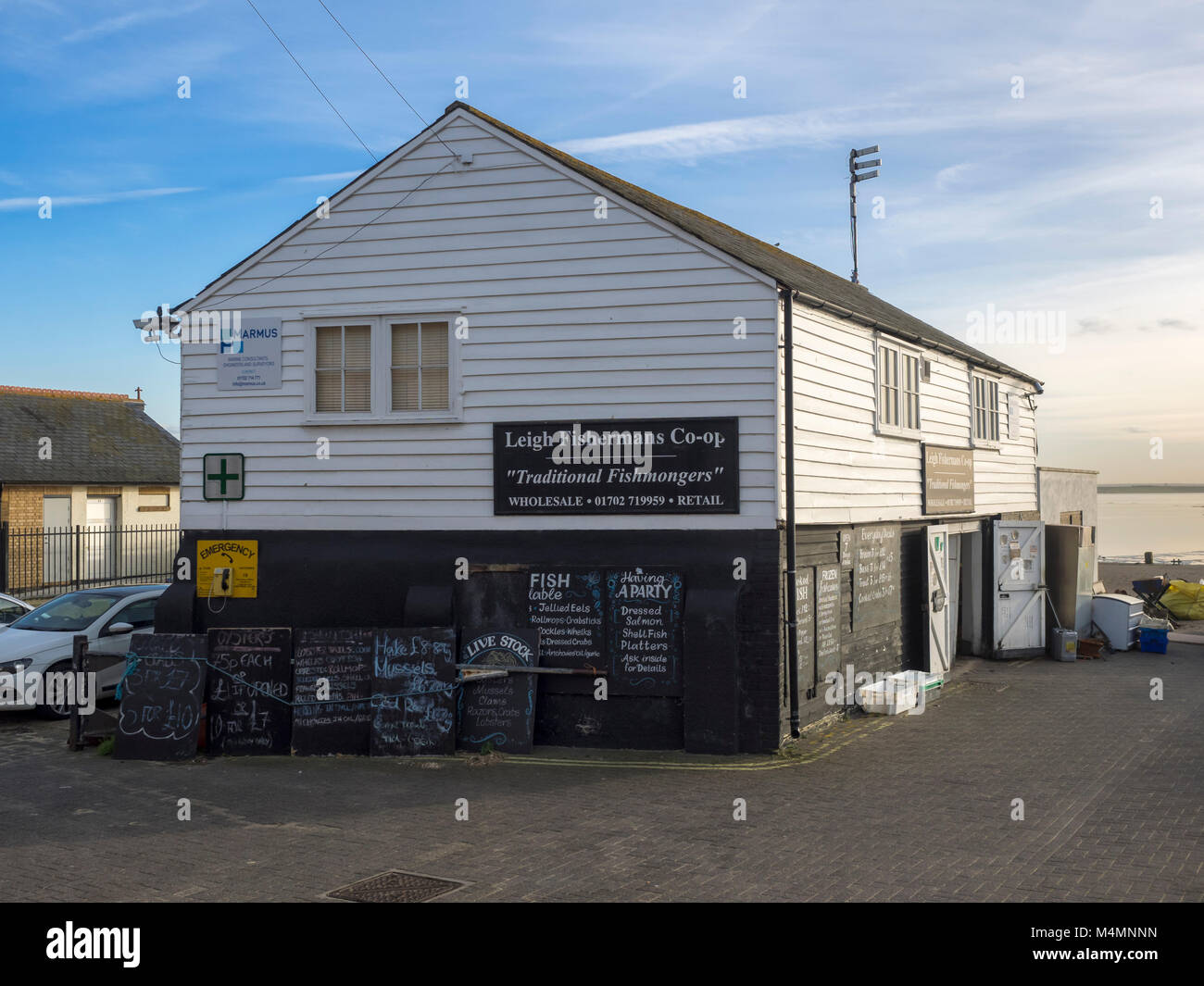 LEIGH-ON-SEA, ESSEX, Großbritannien - 16. FEBRUAR 2018: Leigh Fishermans Co-Op am Kai in Old Leigh Stockfoto