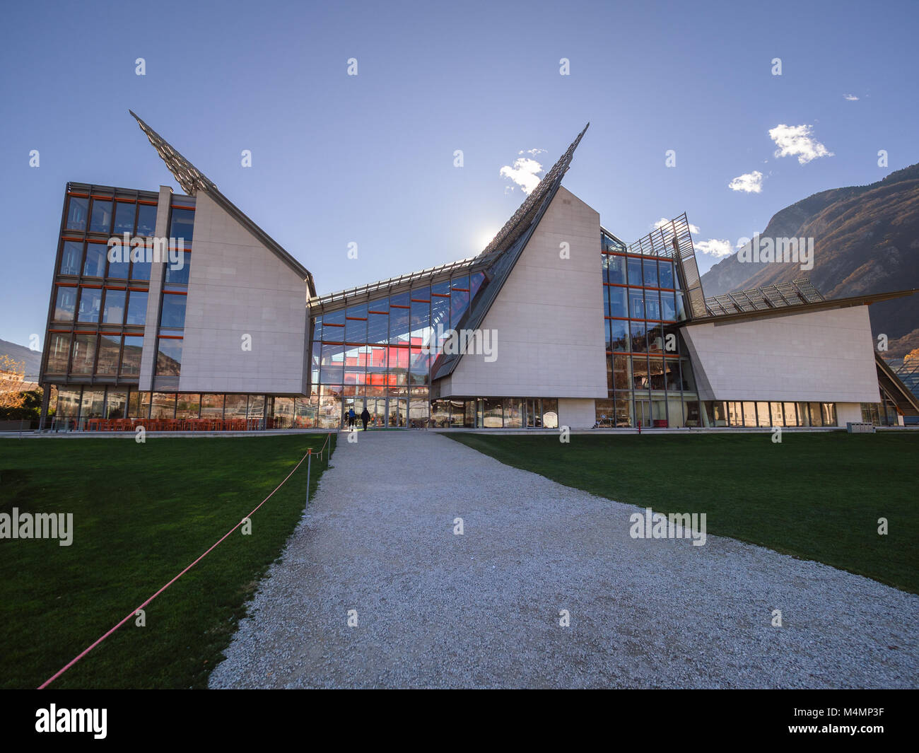 Trento, Italien - 19. November 2017: Die "Nutzung" ist das Museum der Wissenschaft in Trient vom italienischen Architekten Renzo Piano entworfen. Stockfoto