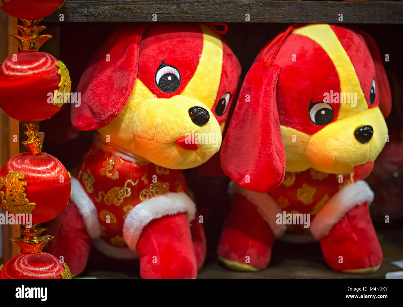 Plüsch Rot Hunde das chinesische Neujahr zu feiern. Stockfoto