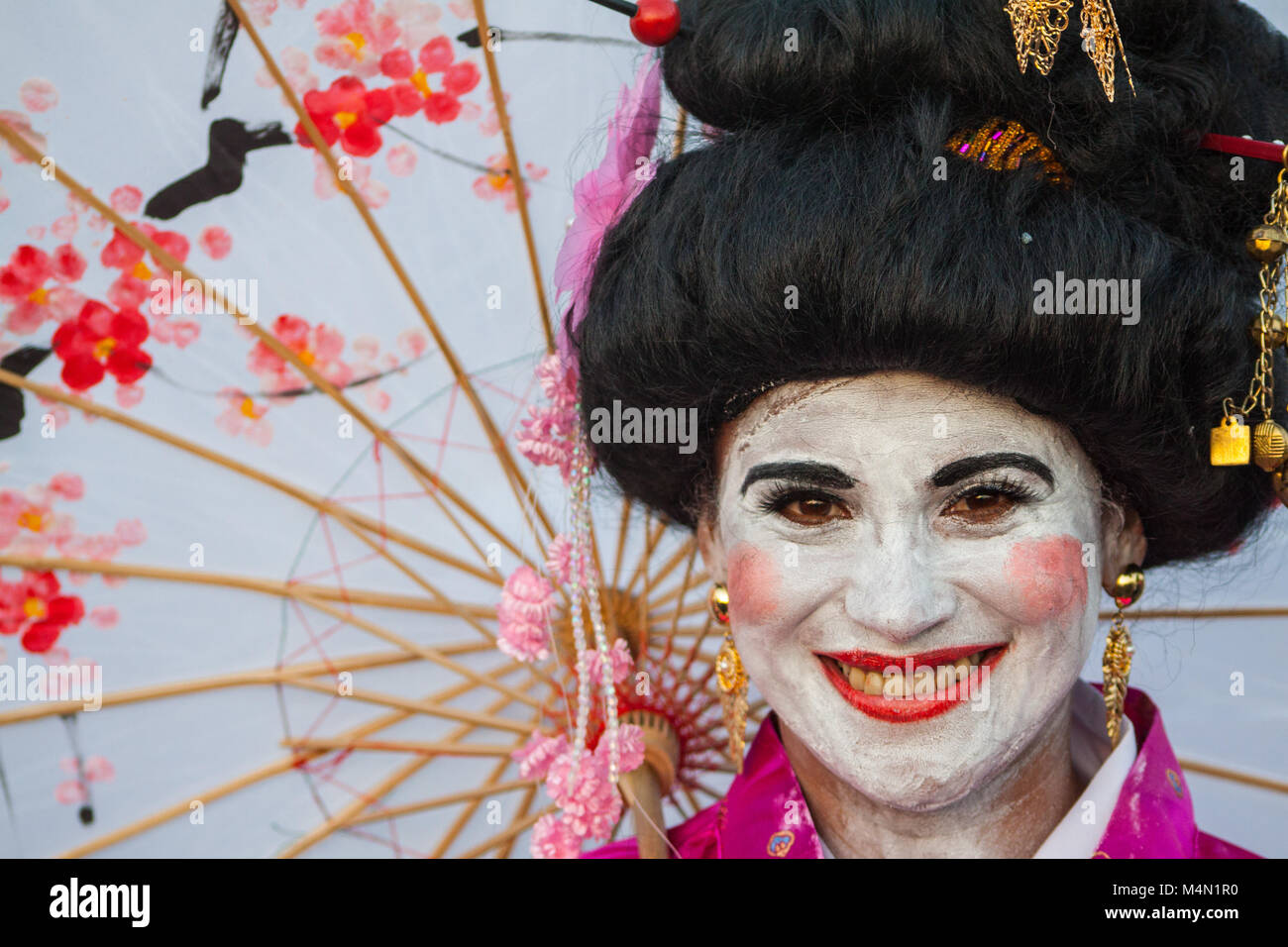 Mann in Geisha Kostüm für Karneval, Lanzarote Stockfoto