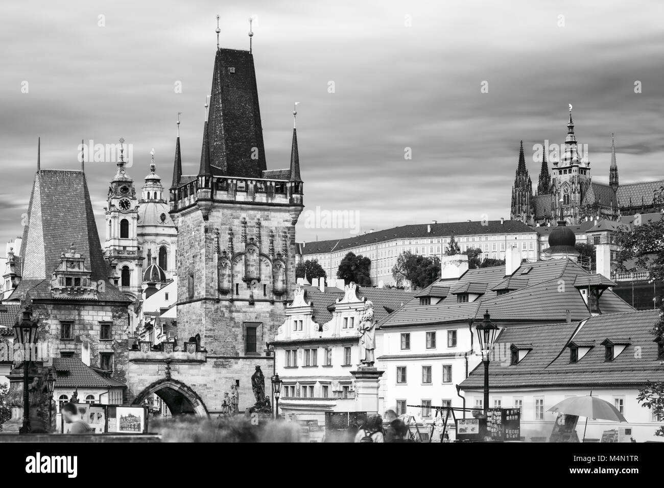 Prag Kleine Seite mit der Bridge Tower, St. Nikolaus Kathedrale und das Schloss, Tschechische Republik Stockfoto
