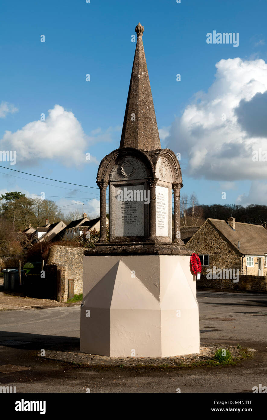 Das Kriegerdenkmal, Ramsden, Oxfordshire, England, Großbritannien Stockfoto