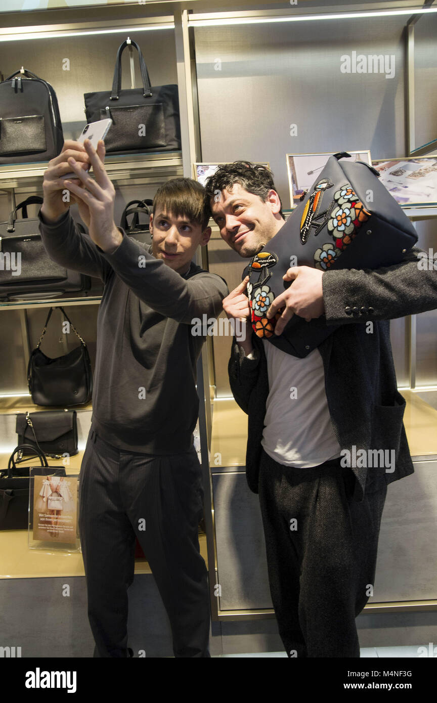 Berlin, Deutschland. 16 Feb, 2018. Kilian Kerner und Caro Ljubek beim Samsonite & Kilian Kerner Kater-Imbiss auf der Berlinale 2018/68. Internationalen Filmfestspiele Berlin. Berlin, 16.02.2018 | Verwendung der weltweiten Kredit: dpa/Alamy leben Nachrichten Stockfoto