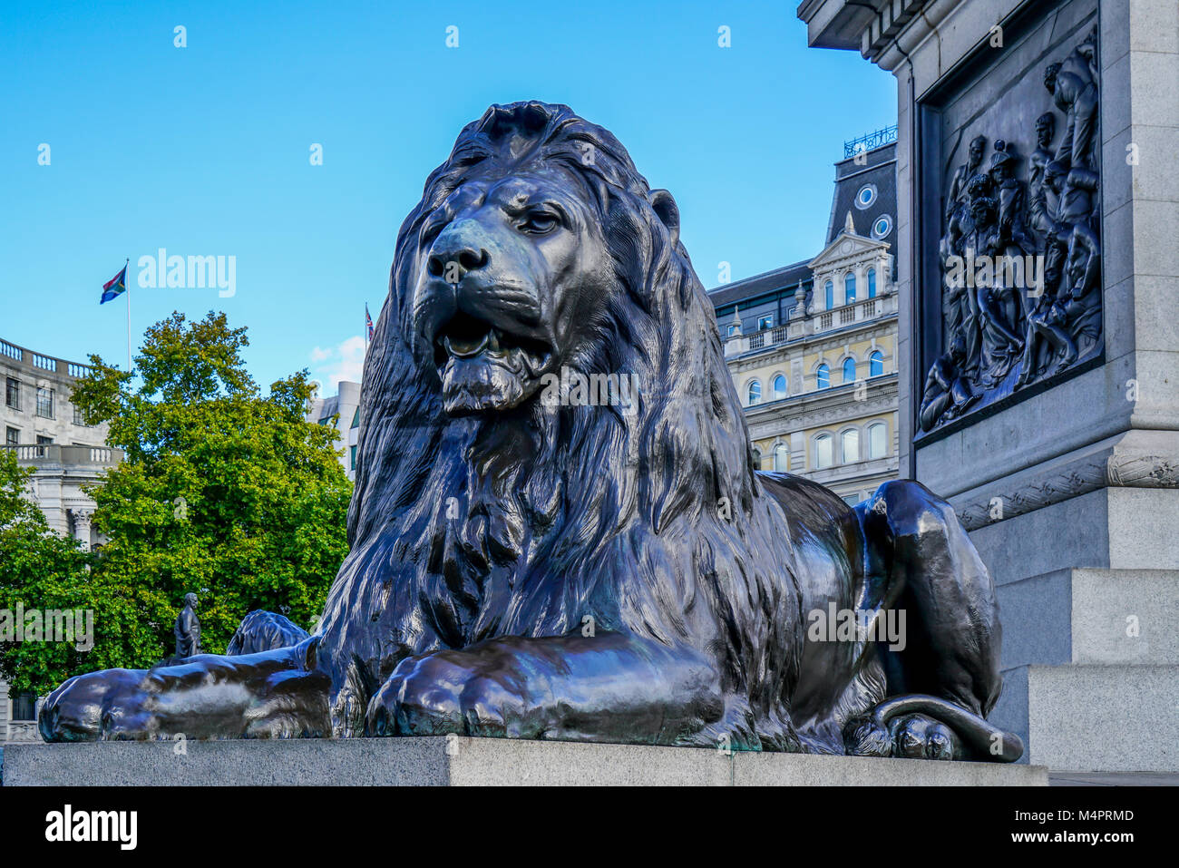 Ein schöner Löwe Skulptur bewacht die Straßen von London. Stockfoto