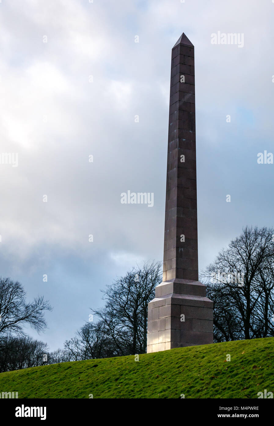 Rosa Peterhead Granit Obelisk Denkmal für Sir James McGrigor, Militär, Chirurg, Duthie Park, Riverside Drive, Aberdeen, Schottland, UK Stockfoto