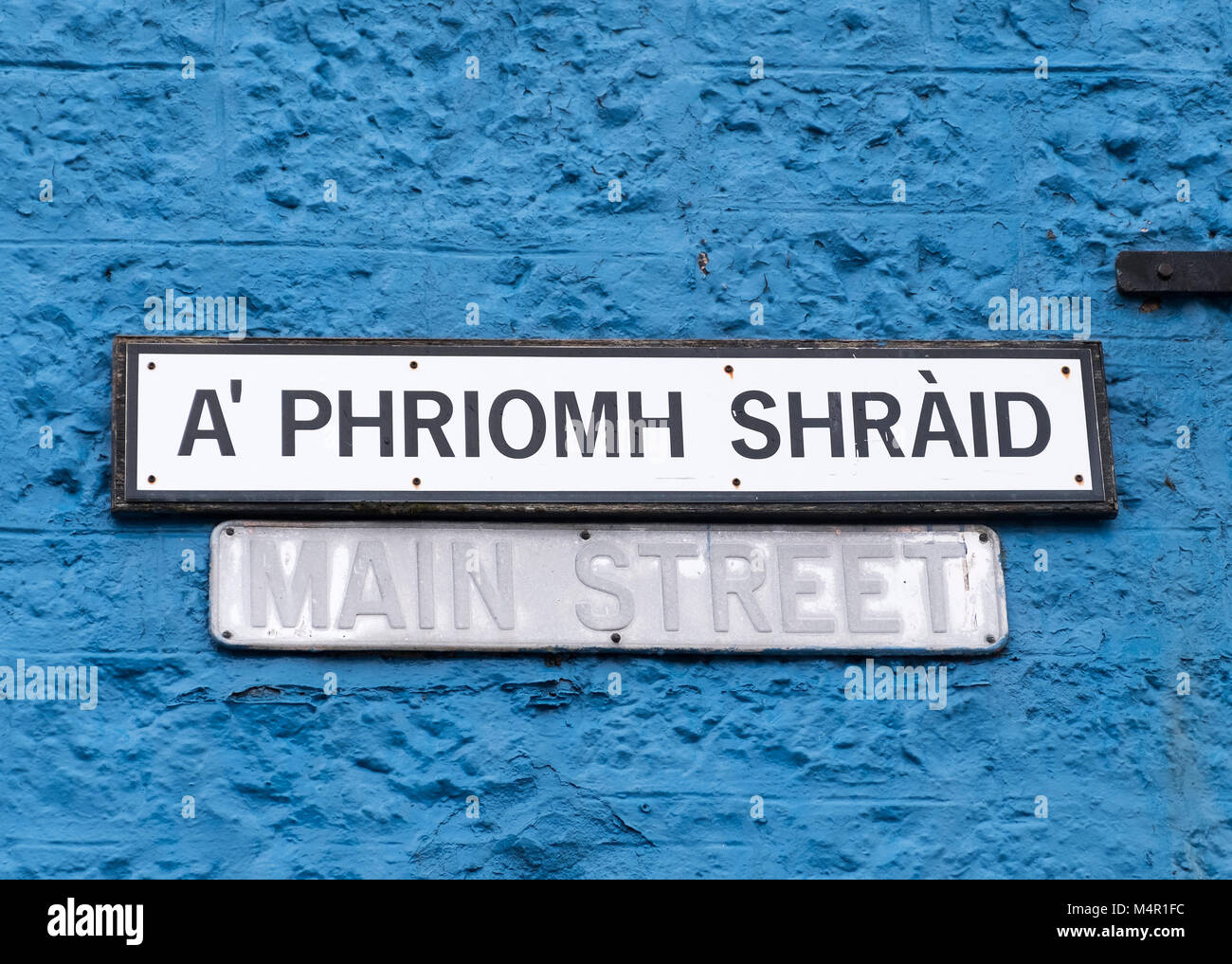 Main Street (ein "Phriomh Shraid) Zeichen in Tobermory, Isle of Mull Argyle & Bute, Inneren Hebriden in Schottland. Stockfoto