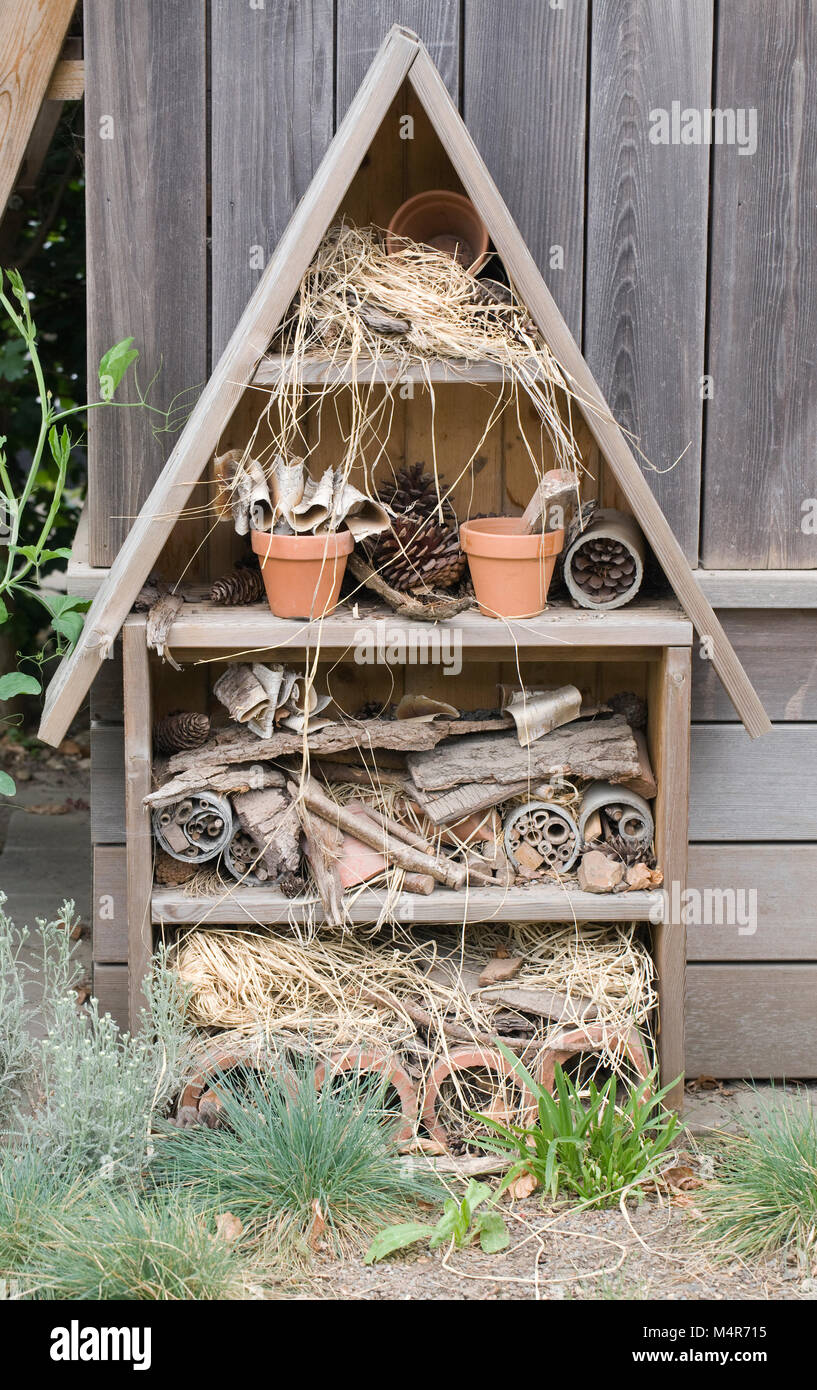 Ein Bug Haus für Nützlinge in den Garten zu fördern. Stockfoto
