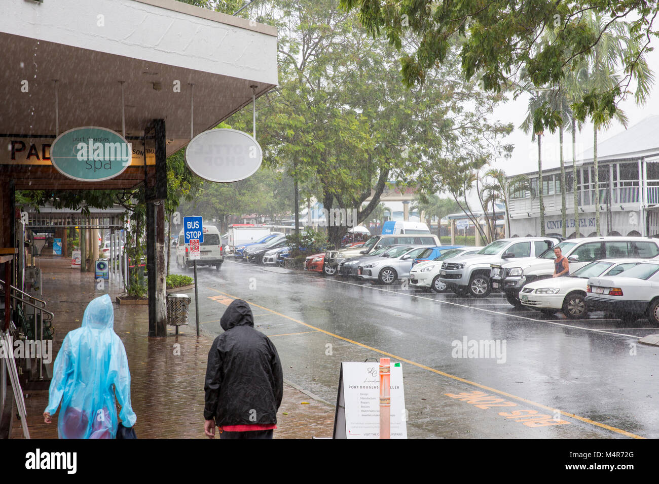 Regen und Gewitter während der Regenzeit in Port Douglas, Far North Queensland, Australien Stockfoto