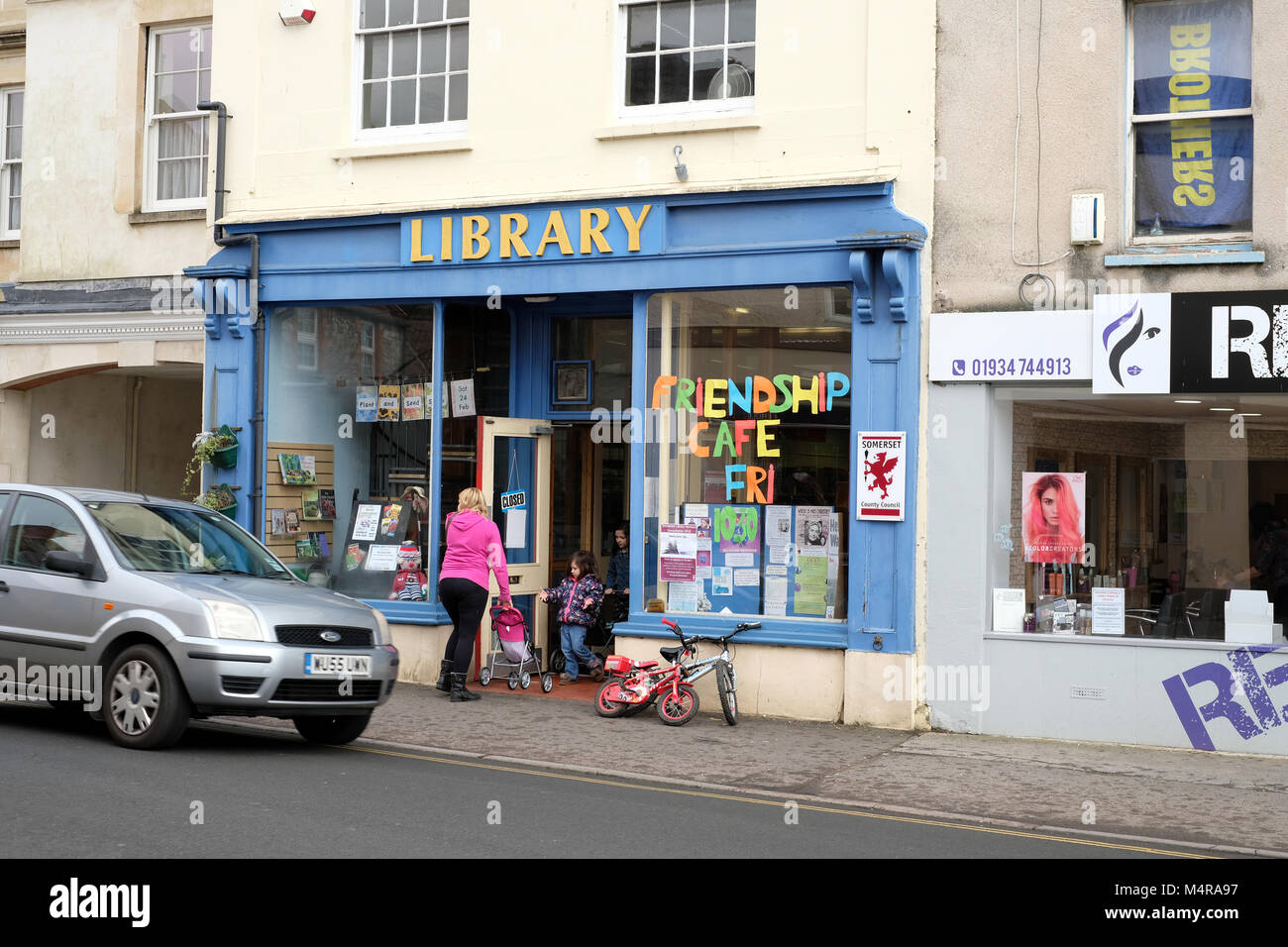 Februar 2018 - "Die Bibliothek im wunderschönen Somerset Village von Cheddar. Die mit der Schließung von Budgetkürzungen bedroht Stockfoto