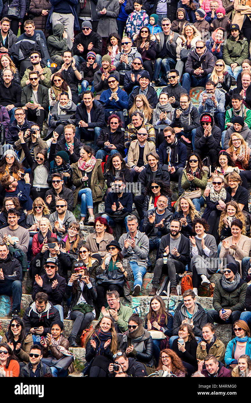 Mauerpark, Berlin, Deutschland - 27. März 2016: Der frühe Frühling Nachmittag am Mauerpark Amphitheater. Stockfoto