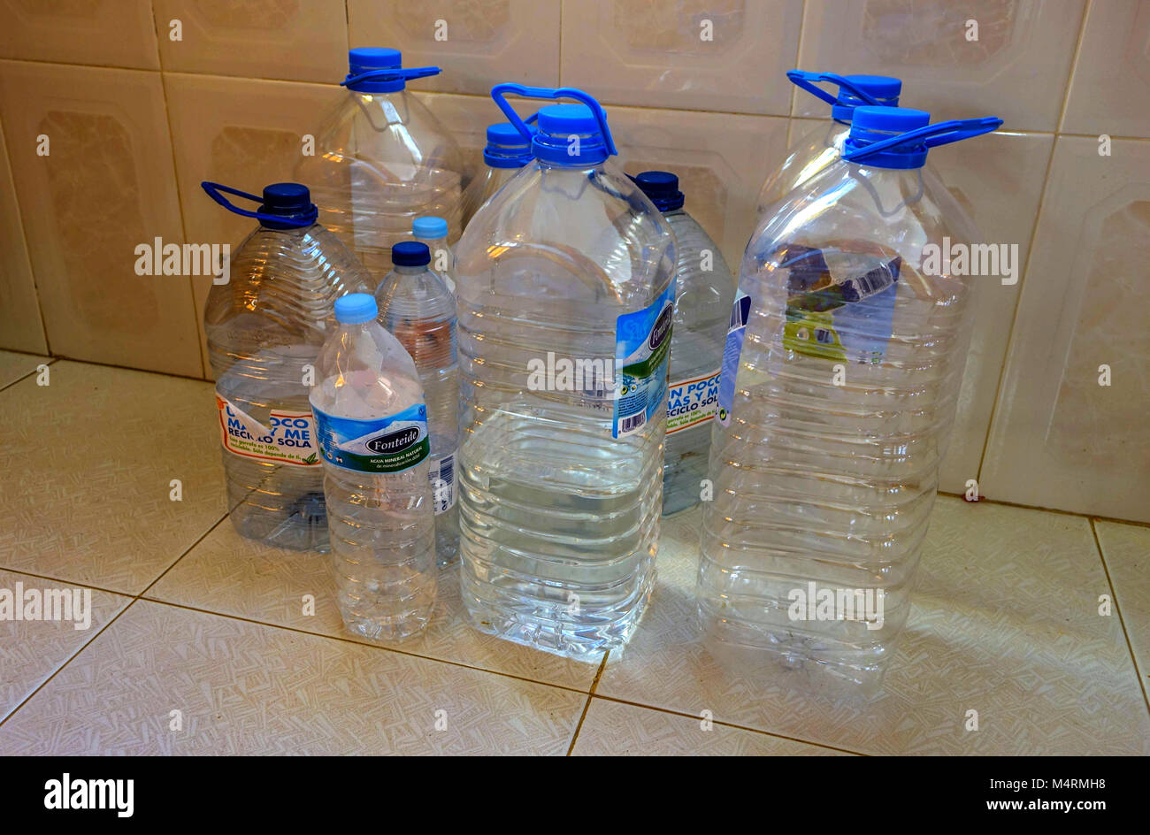 Leere Plastikflaschen bereit für das Fach, Teneriffa, Spanien Stockfoto