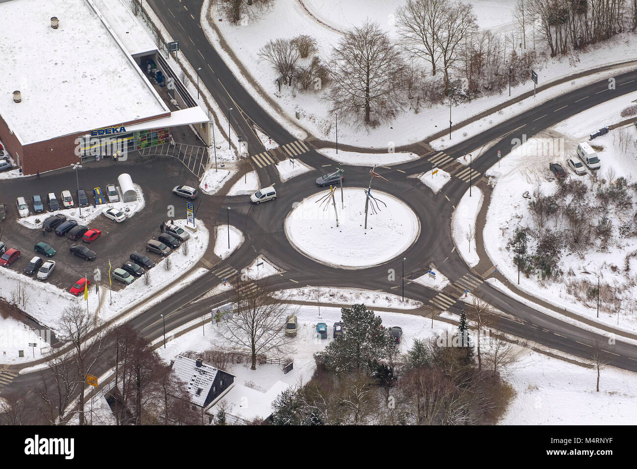 Luft, Kreisverkehr Hellfelder Straße, altes Feld, Arnsberg, Sauerland, Nordrhein-Westfalen, Deutschland, Europa, Arnsberg, Sauerland, North Rhine-Westphali Stockfoto