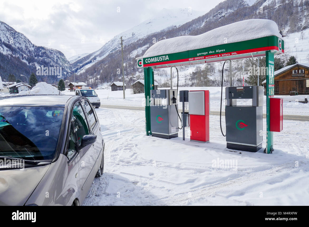 Combustia Unternehmen Gas Station, Les Hauderes, Val d'Herens, Wallis, Schweiz Stockfoto