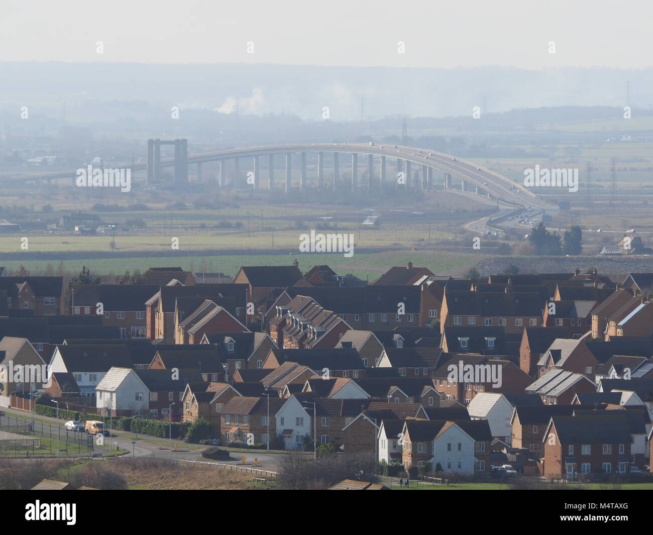 Münster am Meer, Kent, Großbritannien. 18 Feb, 2018. UK Wetter: ein sonniger und warmer Tag in Münster am Meer auf der Insel Sheppey in Kent. Die sheppey Kreuzung. Temp: 10°C. Credit: James Bell/Alamy leben Nachrichten Stockfoto