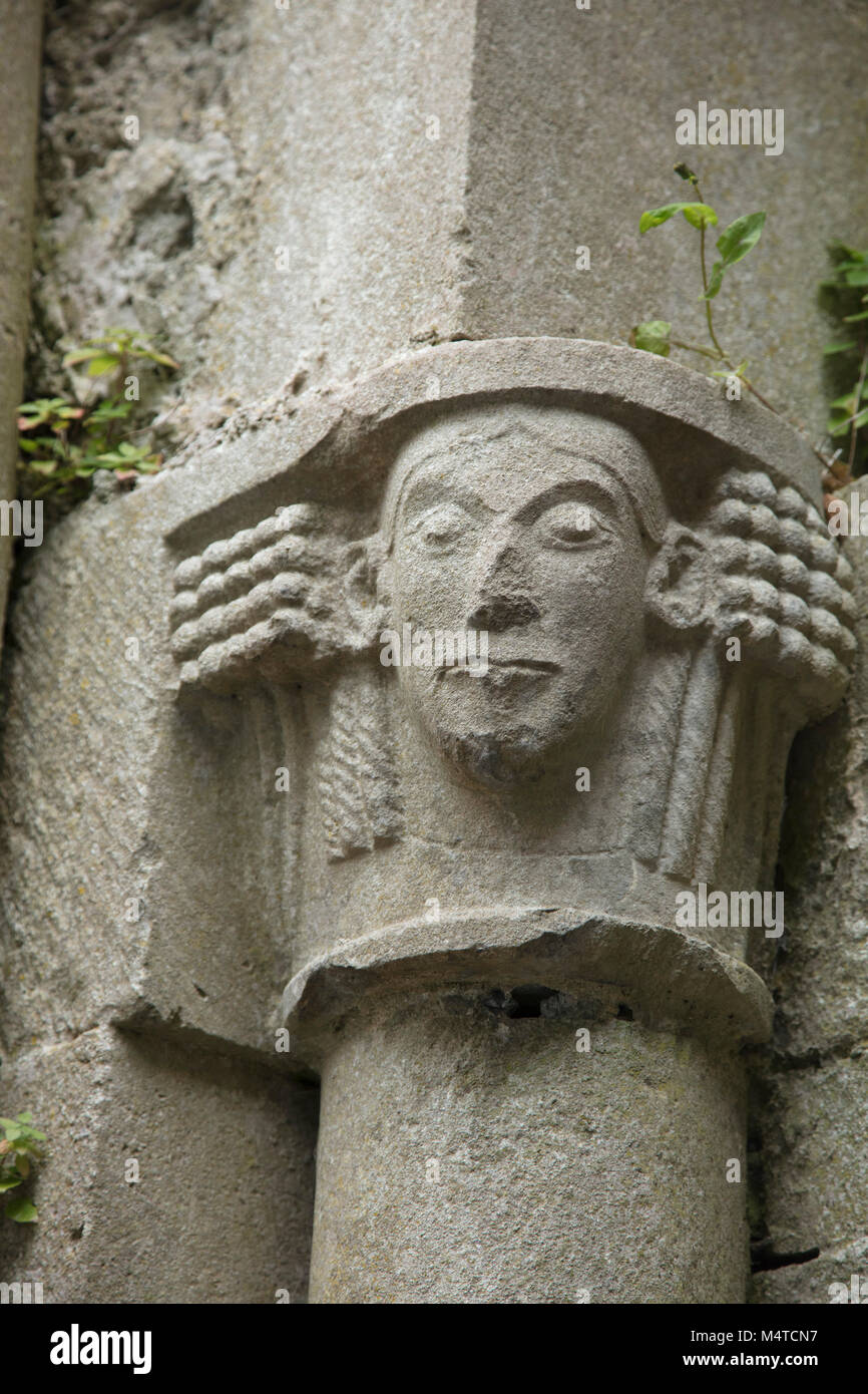 Steinbildhauerei im 13. Jahrhundert Corcomroe Abbey, County Clare, Irland. Stockfoto