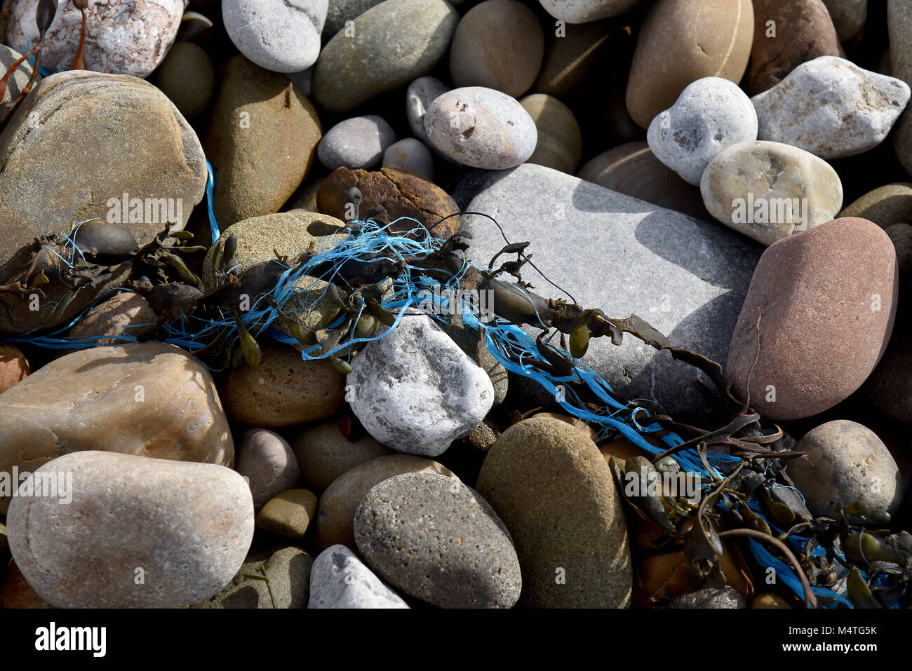 Bilder auf den 16. Februar 2018 in Porthcawl, South Wales. Übersicht Plastikmüll am Strand auch Abfälle und Müll am Strand zeigen Stockfoto