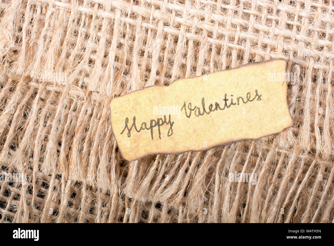 Valentinstag Wording auf zerrissenes Papier als Liebe Konzept Stockfoto