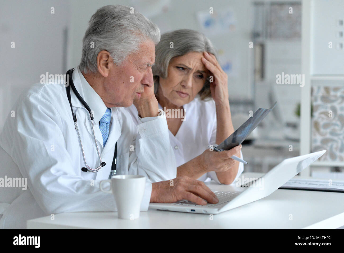 Arzt und Famale Patienten Stockfoto