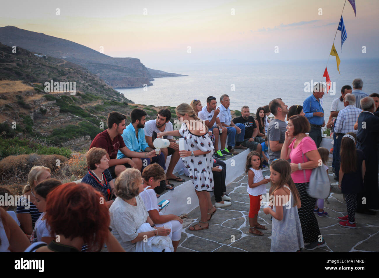 Panigiri, traditionelle Fest in der Kirche von sieben Märtyrer in Sifnos, Kykladen, Griechenland. Stockfoto