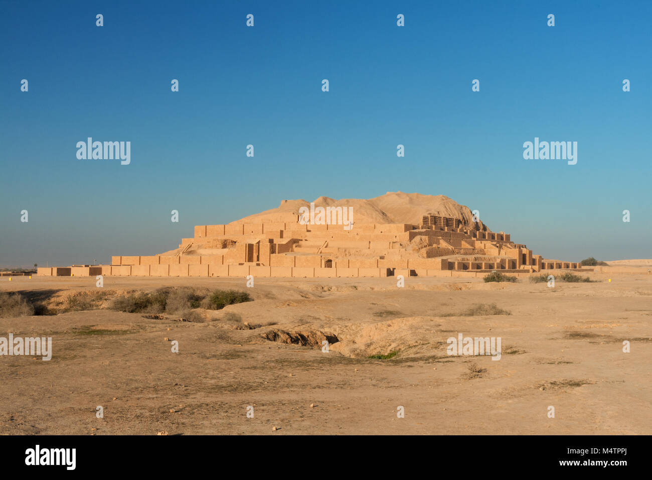 Chogha Zanbil, alten Elamite (Elamite: Dur Untash) Komplex in Khuzestan Provinz vom Iran, einer von nur wenigen existierenden Zikkurats außerhalb Mesopotamiens. Stockfoto