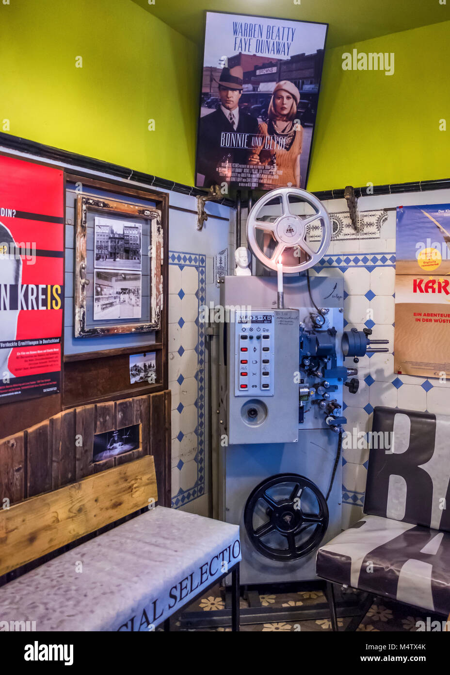 Lichtblick Kino Lichtblick kino Innenraum Foyer, kleinen, alten Kino und Spielhaus mit alten Film Poster, Prenzlauer Berg, Berlin Stockfoto