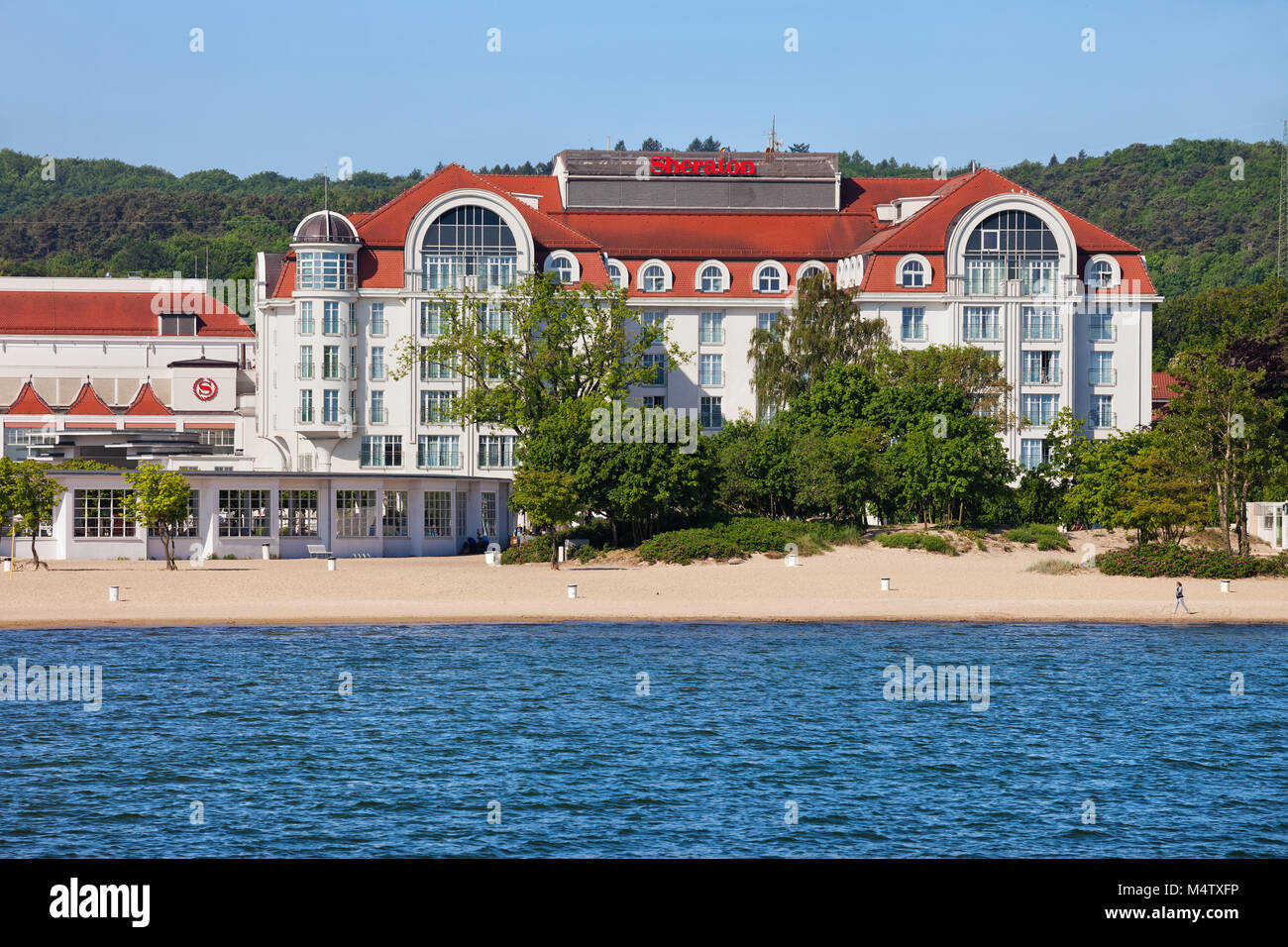 Das Sheraton Sopot Hotel, Conference Center & Spa und am Strand an der Ostsee in der Resort City von Sopot, Polen, Europa Stockfoto