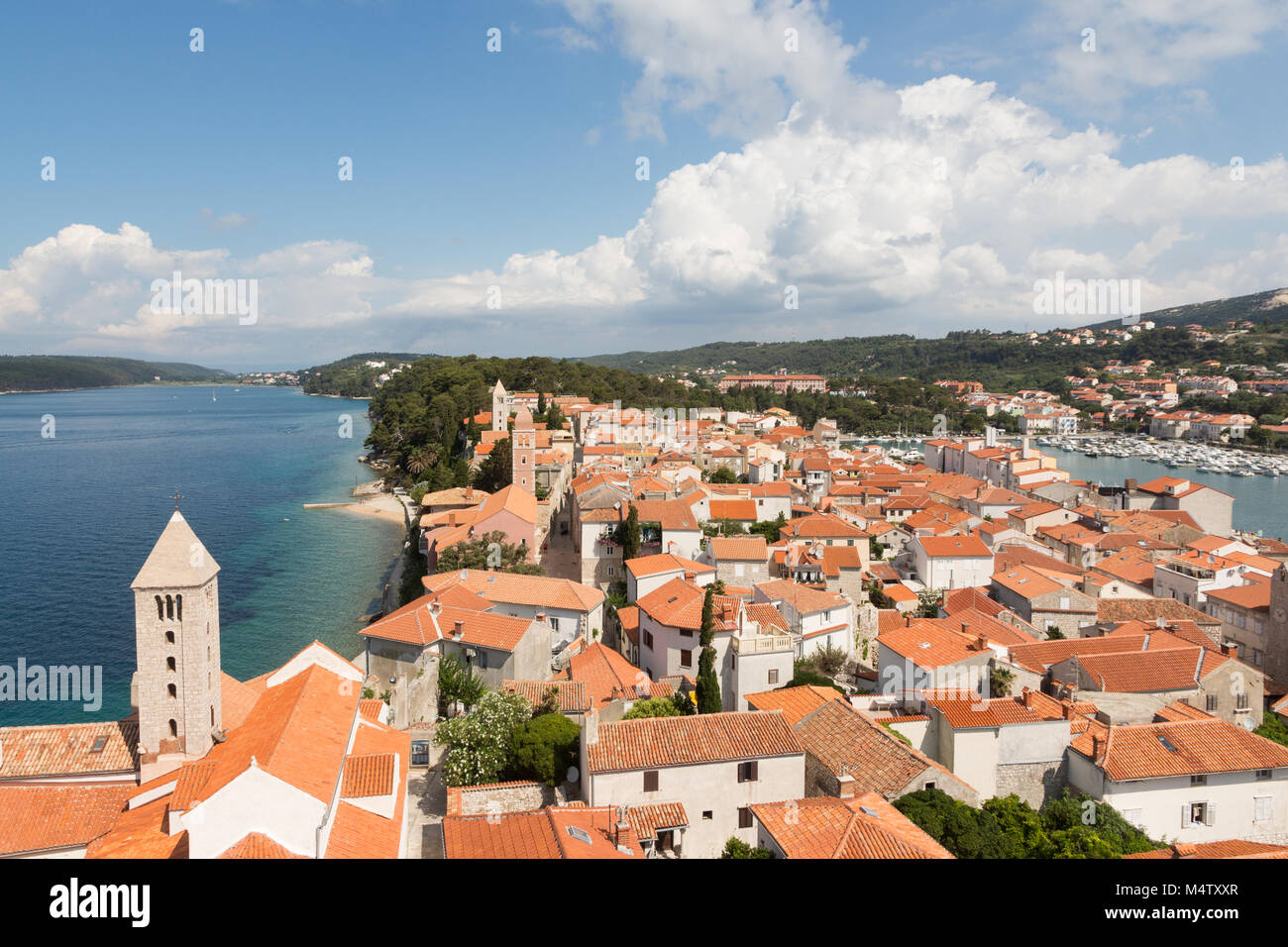 Blick vom Kirchturm über Rab historische Stadt Stockfoto