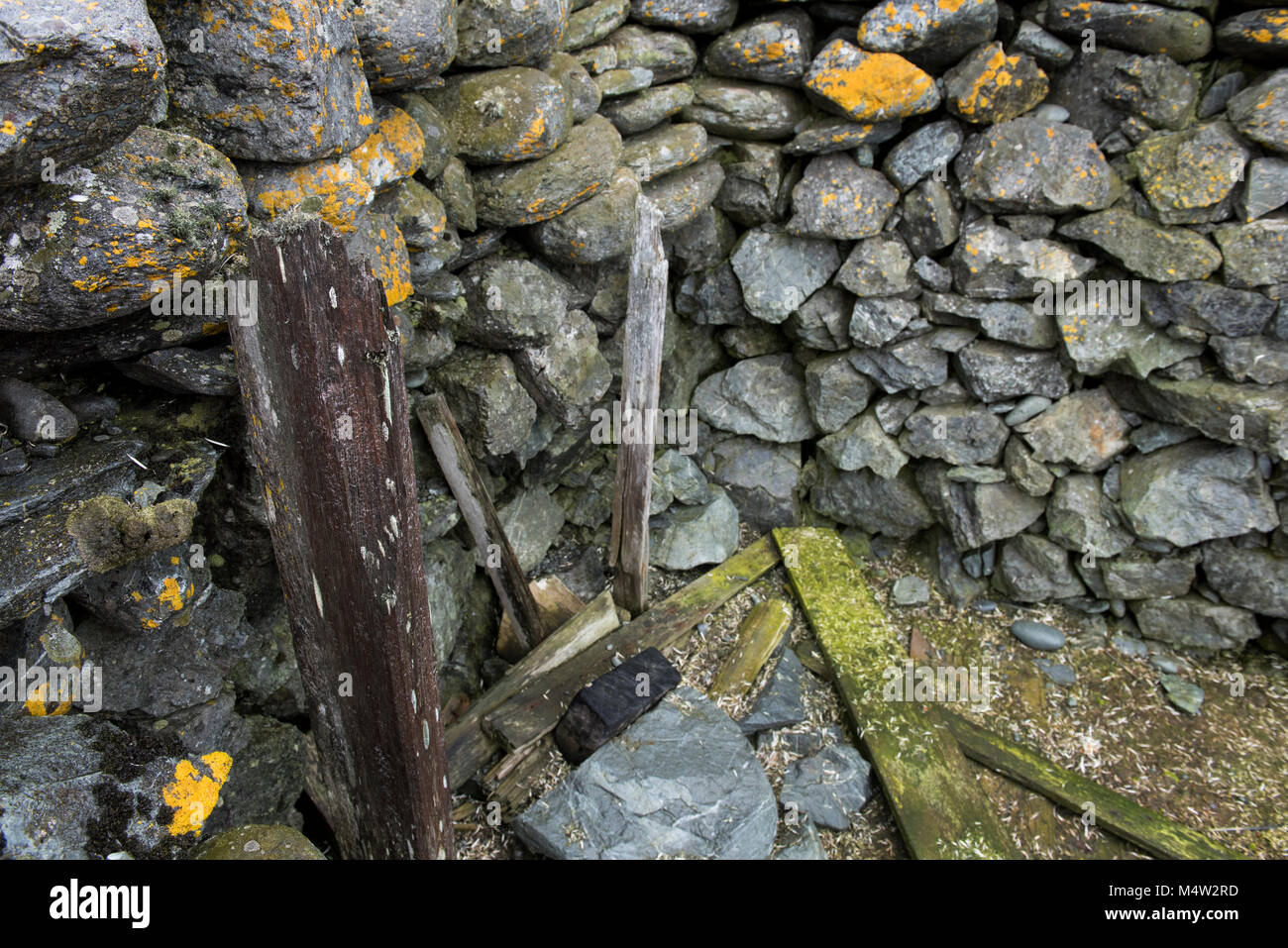 Antarktis, South Orkney Inseln, Laurie Island, Orcadas Station. Ruinen des "Omond Haus." Das Tierheim, die von William S. Bruce expeditio gebaut wurde Stockfoto