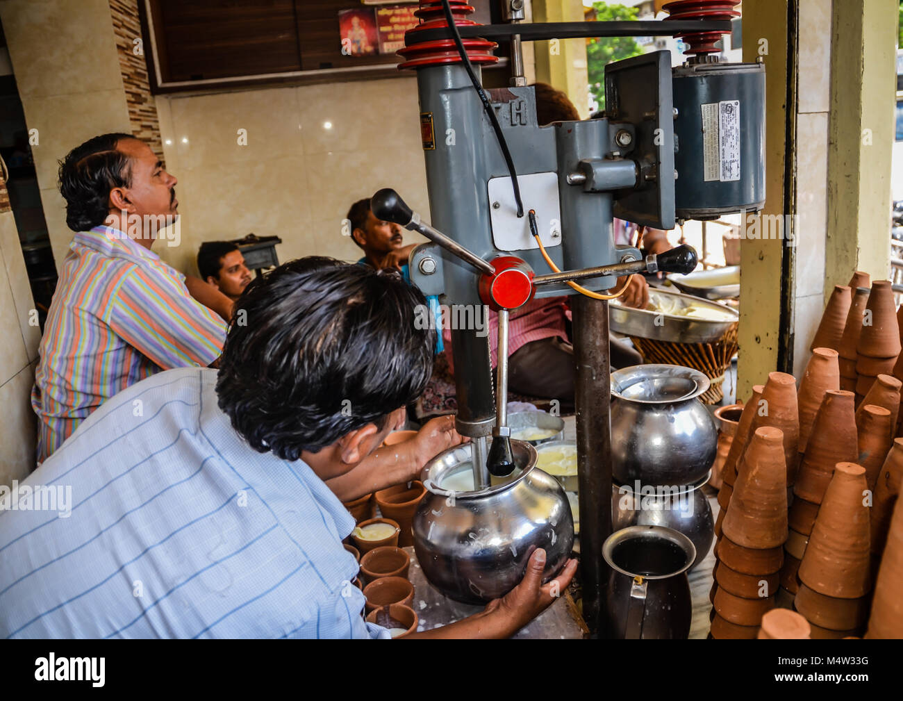 Lassi indien becher -Fotos und -Bildmaterial in hoher Auflösung – Alamy