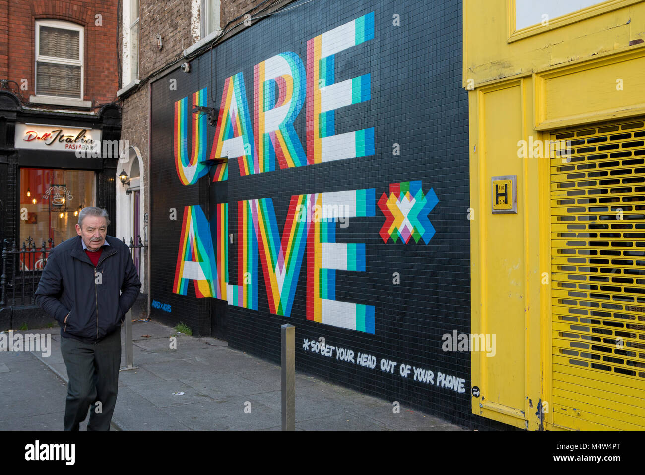 Street Art in Dublin, U sind Lebendig Stockfoto