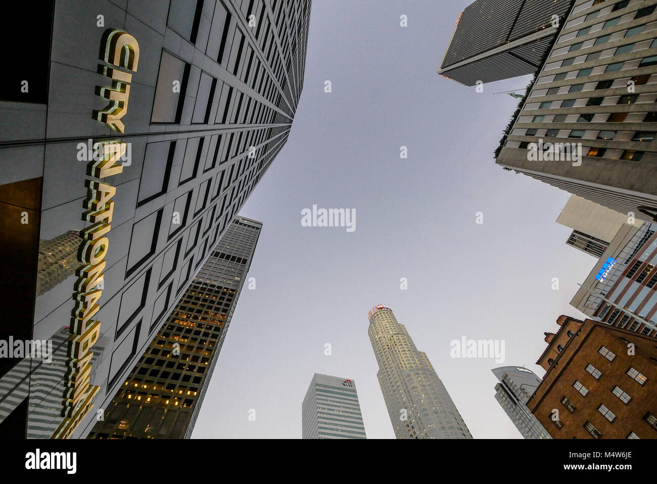 Los Angeles Downtown Gebäude von unten Stockfoto