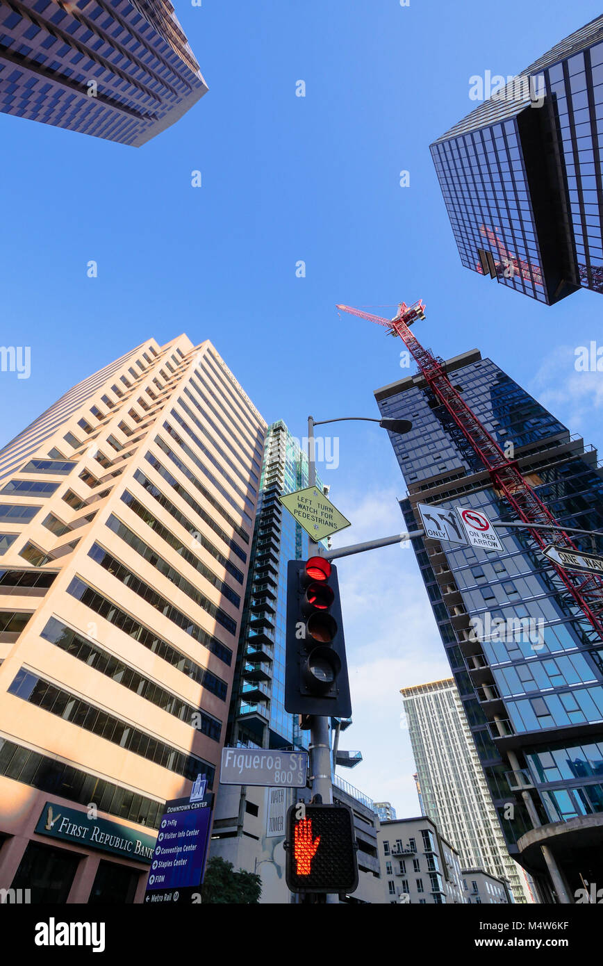 Los Angeles Downtown Gebäude von unten Stockfoto