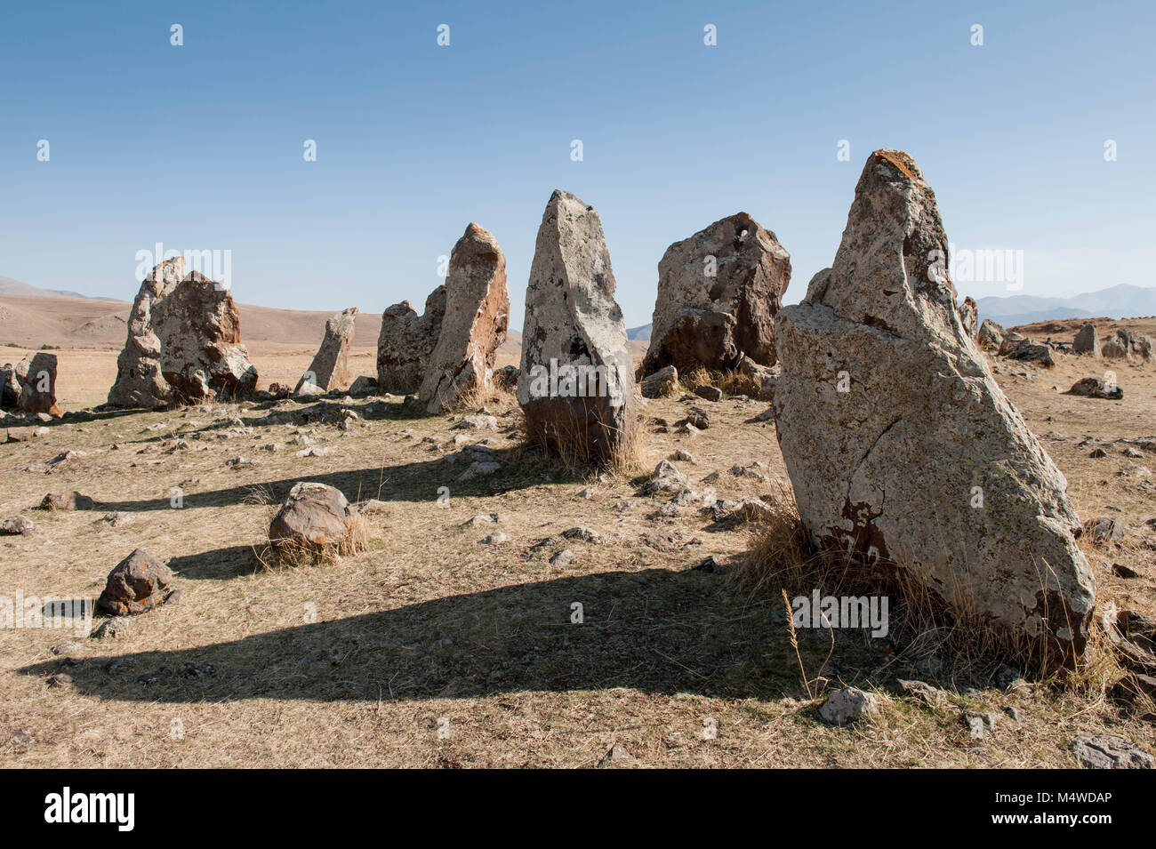 Zorats Karer oder Carahunge ist ein prähistorisches Armenische Stonehenge archäologische Stätte in der Nähe der Stadt Sisian in der Ararat Provinz Armenien. Stockfoto