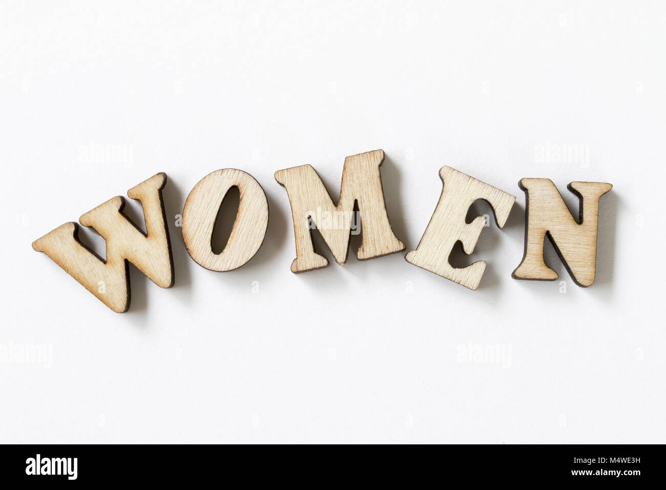 Frauen, Frauen Holz Buchstaben auf weißem Hintergrund Stockfoto