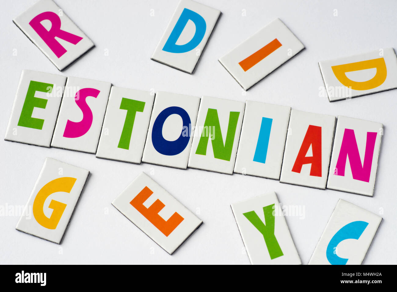 Wort Estnische aus bunte Buchstaben auf weißem Hintergrund Stockfoto