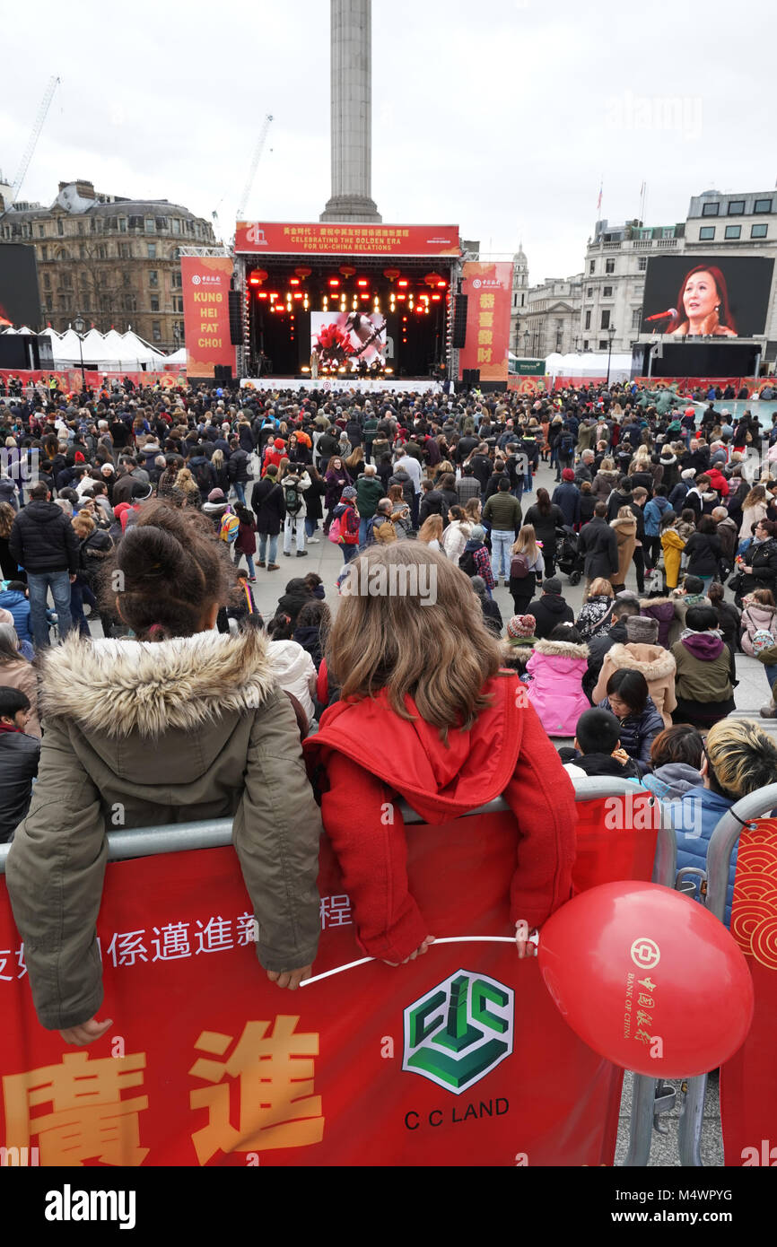 Chinesische Neujahrsfest (das Jahr des Hundes) auf dem Trafalgar Square in London. Foto Datum: Sonntag, 18. Februar 2018. Foto: Roger Garfield/Alamy Credit: Roger Garfield/Alamy leben Nachrichten Stockfoto