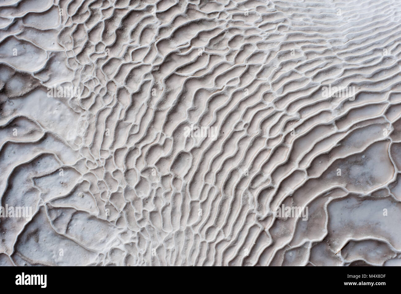 Die ikonische, weiß mineralische Ablagerungen bei Pamukkale, Türkei. Stockfoto