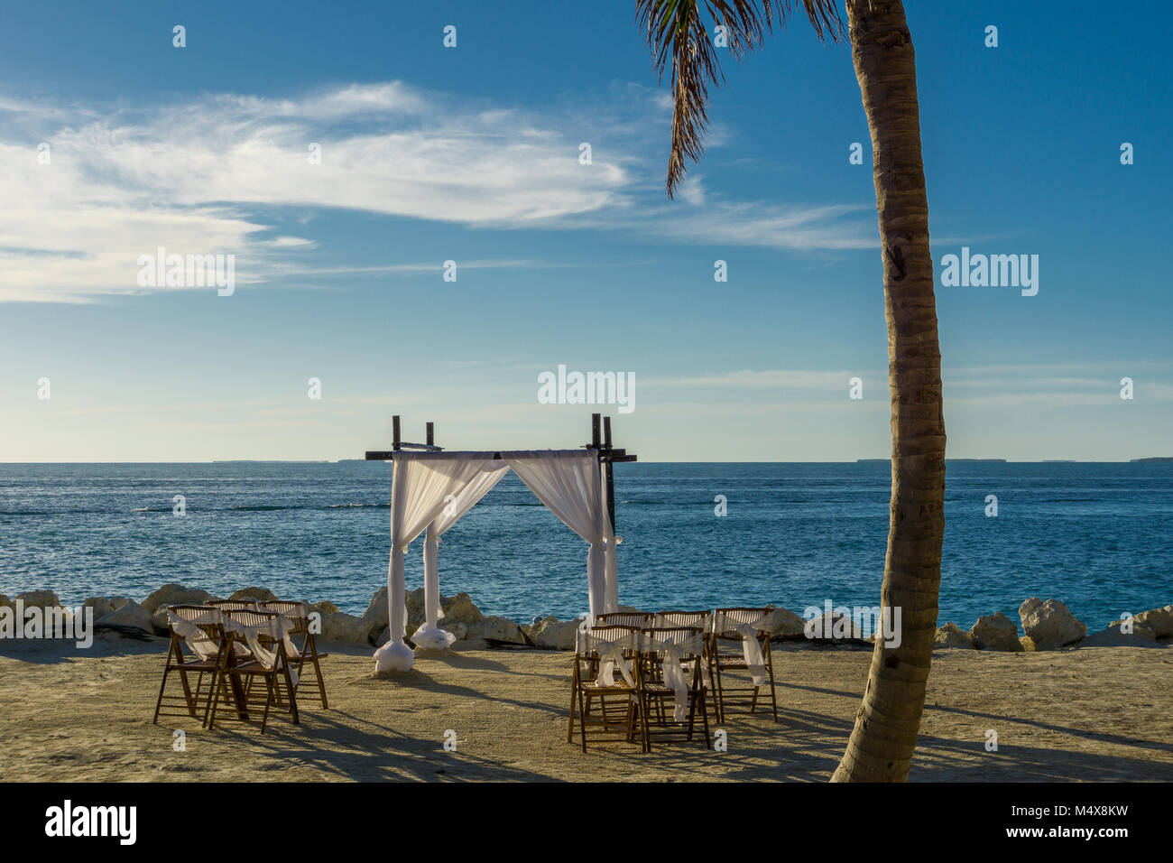 USA, Florida, kleine romantische Trauung am Strand von Key West am Sonnenuntergang Stockfoto