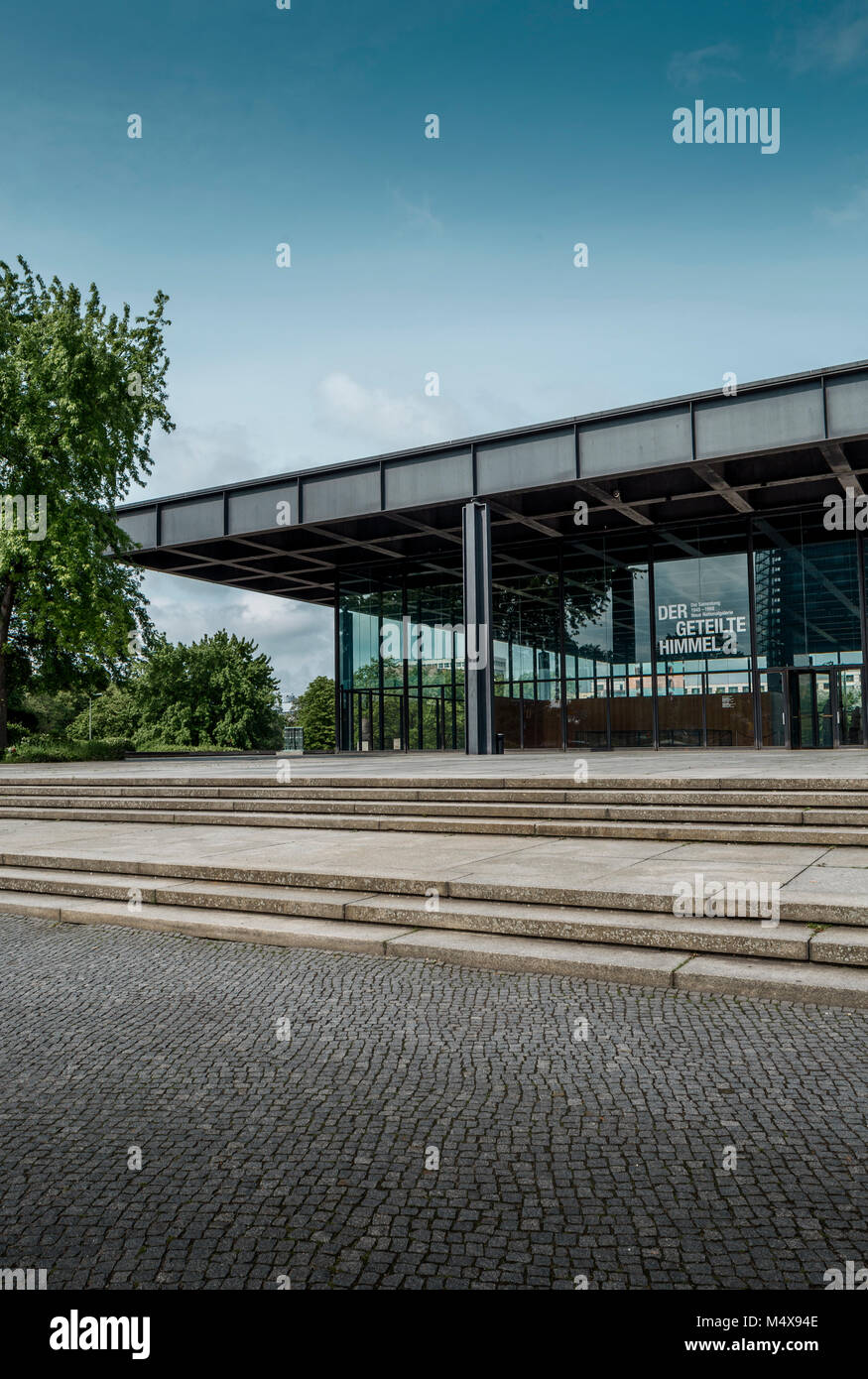 Berlin, Deutschland - 30. Mai 2013: Neue Nationalgalerie in Berlin, Deutschland. Neue Nationalgalerie Gebäude wurde von renommierten Architekten Mies v Stockfoto