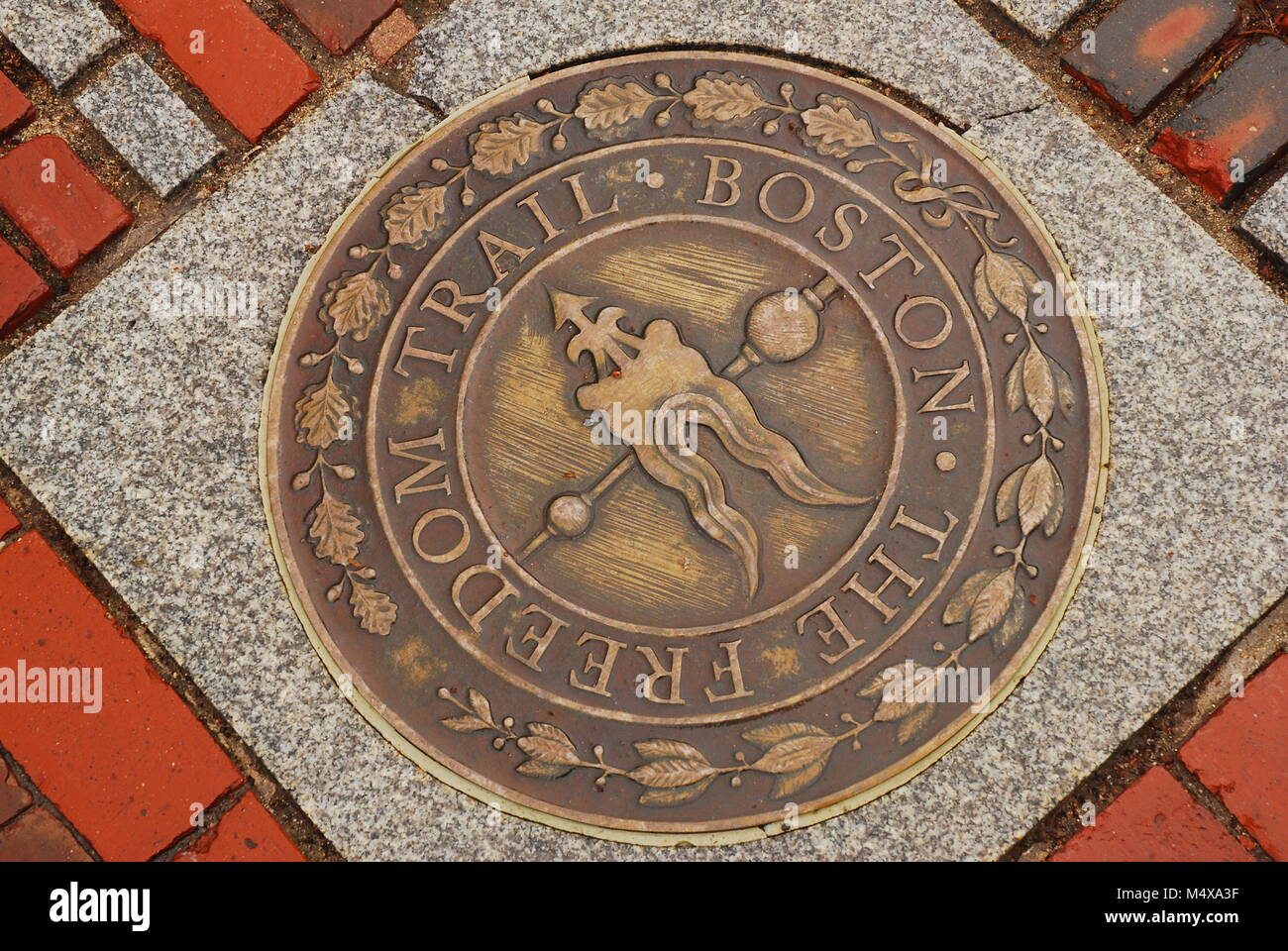 Ein Freedom Trail Marker können Reisende wissen Der 2 km Fußweg durch die historischen Stätten Bostons Stockfoto