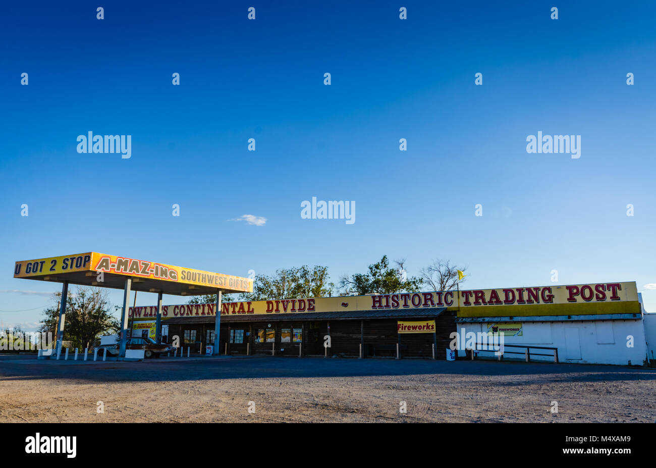 Klassische Straßenrand Geschenkeladen straddle USA Wasserscheide zwischen Atlantik und Pazifik. Stockfoto