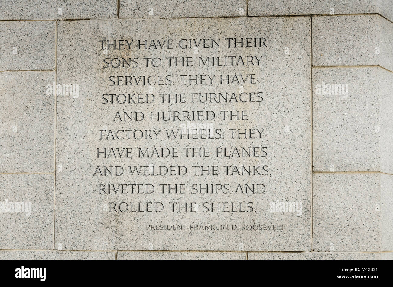 Detail der Weltkrieg-II-Denkmal in Washington DC, graviert mit Zitat von Präsident Franklin D. Roosevelt. Stockfoto