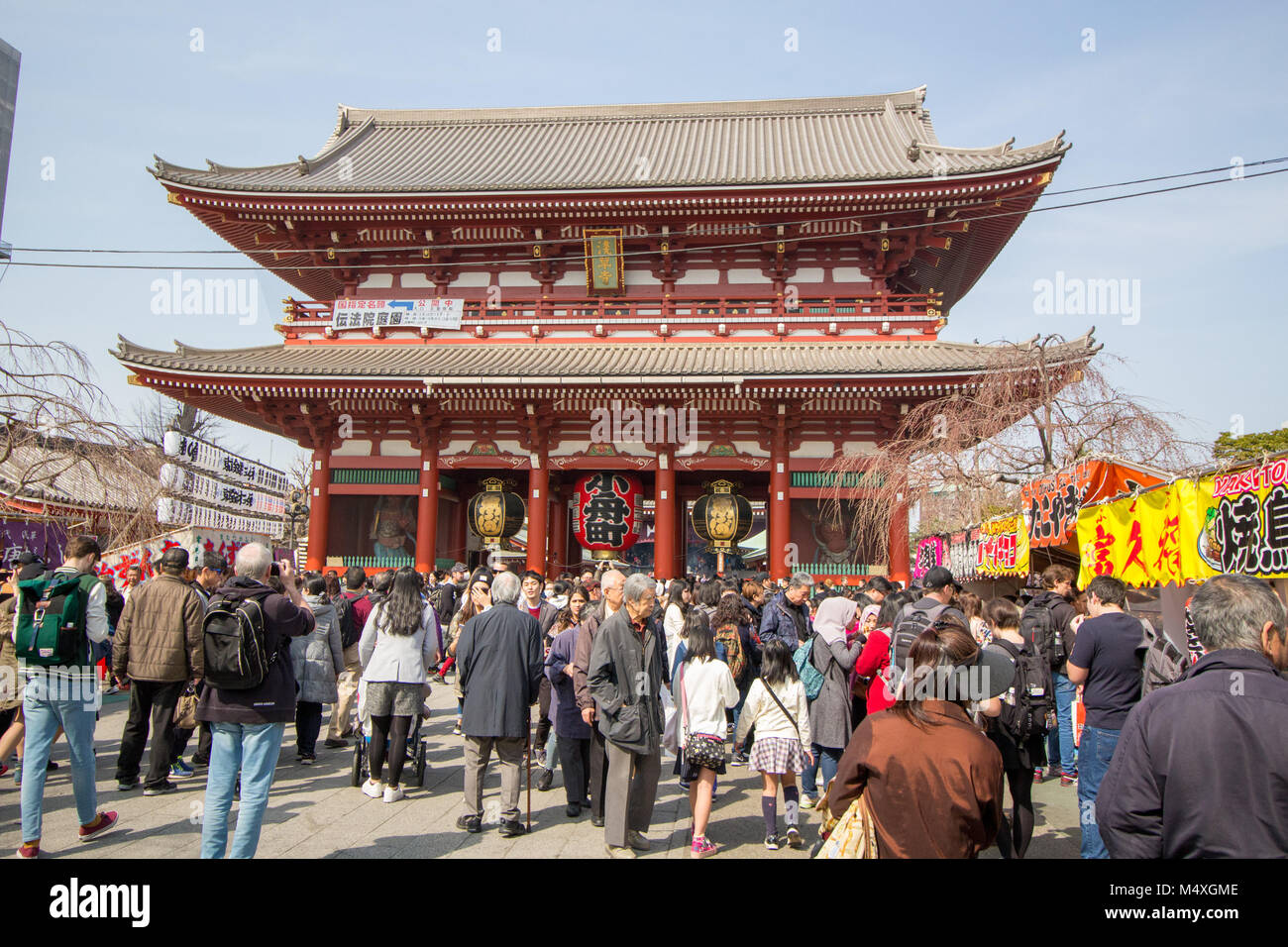 Die geschäftige Sensō-ji-Tempel in Asakusa, Taitō, Tokio, Japan Stockfoto