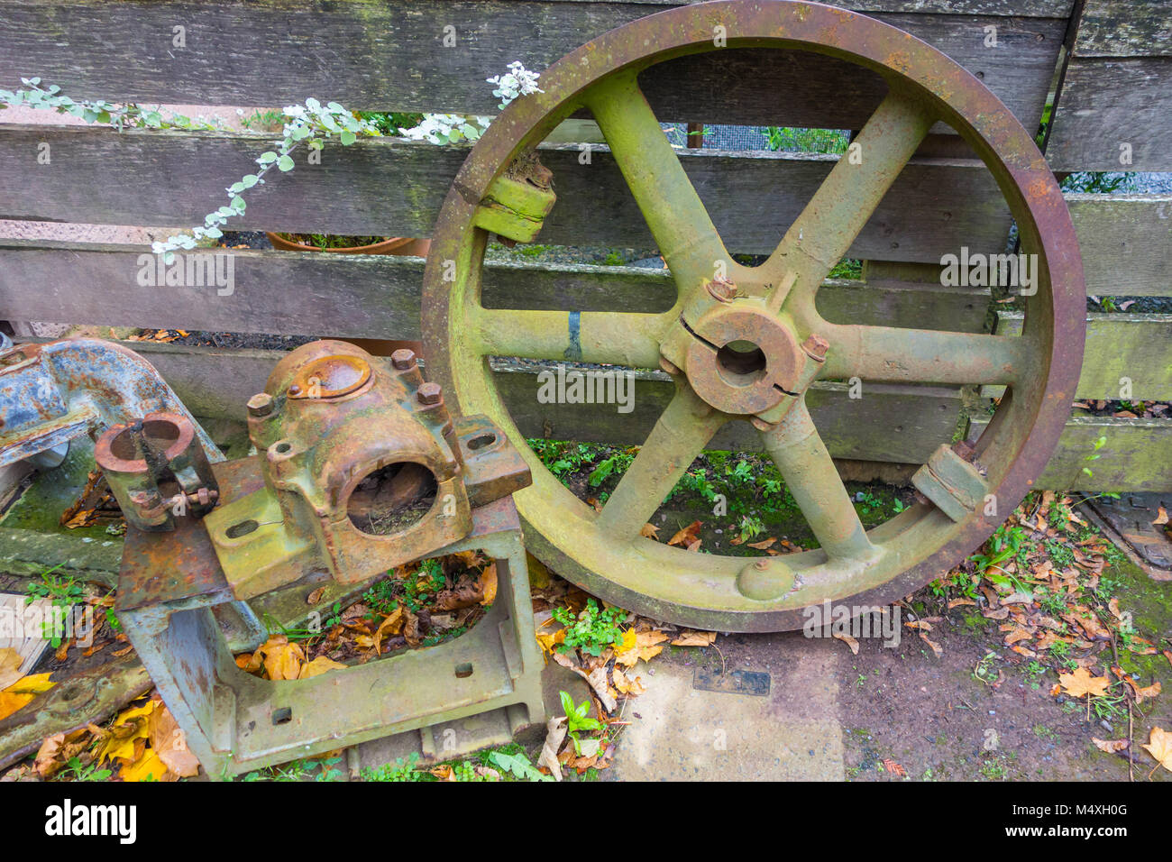 Ausrangierte Maschinen aus vergangener Zeiten Hestercombe Gardens Taunton GROSSBRITANNIEN Stockfoto